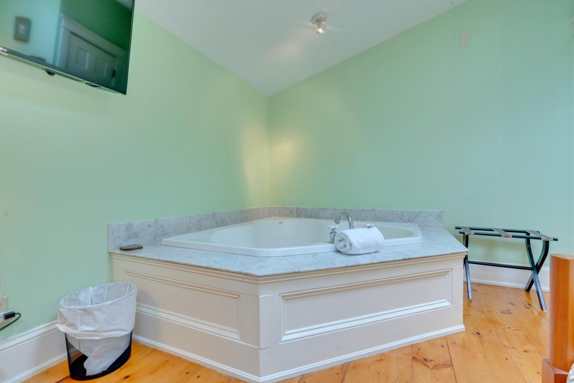 Double Room with Spa Bath